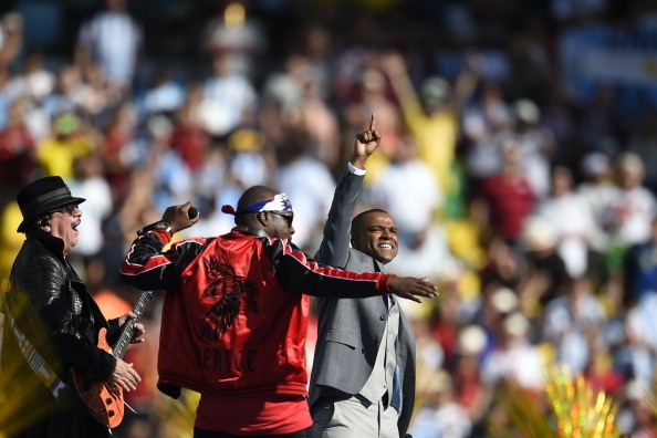 Carlos Santana co man trinh dien an tuong trong le be mac hinh anh