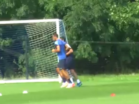 Rio Ferdinand tap luyen tich cuc trong mau ao QPR hinh anh