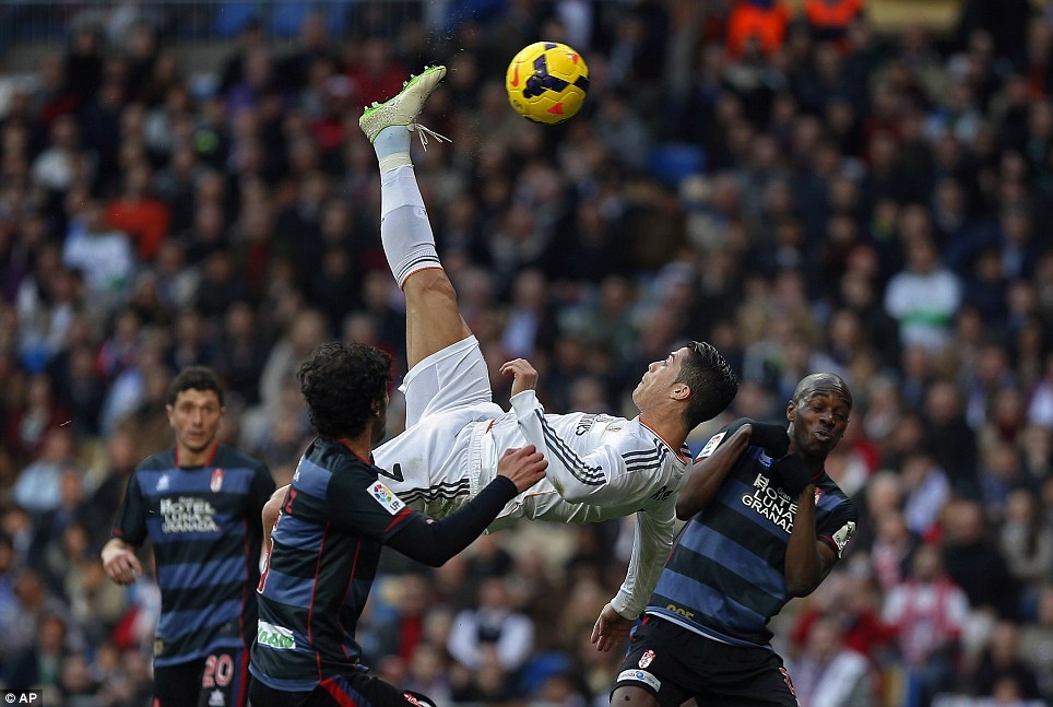 Nhung cu nga ban den dang cap va cuoi ra nuoc mat cua CR7 hinh anh