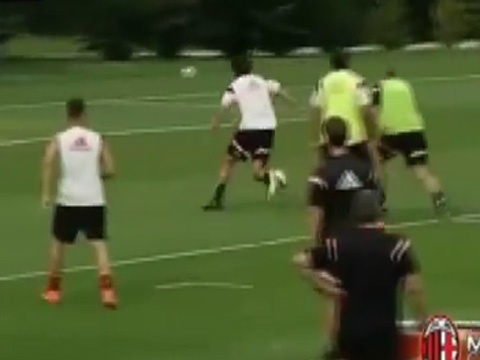 Filippo Inzaghi tai hien kha nang san ban thoi dinh cao hinh anh