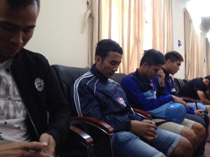 Cac cau thu trong dien nghi van bi dua ra khu cach ly hinh anh