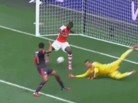 Sanogo danh got tinh te mo ty so cho Arsenal hinh anh