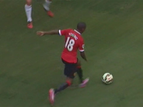 Ban thang tuyet dep cua Ashley Young hinh anh