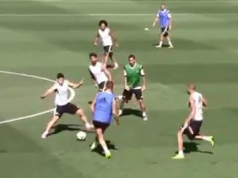 Sergio Ramos lam be mat James Rodriguez bang pha xo hang hinh anh