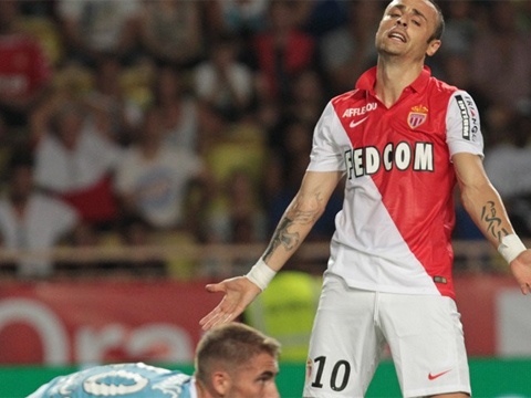 Top 5 pha cuu thua xuat sac nhat vong 1 Ligue 1 hinh anh