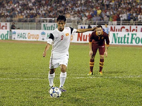 Van Son ghi ban vao luoi U19 AS Roma hinh anh