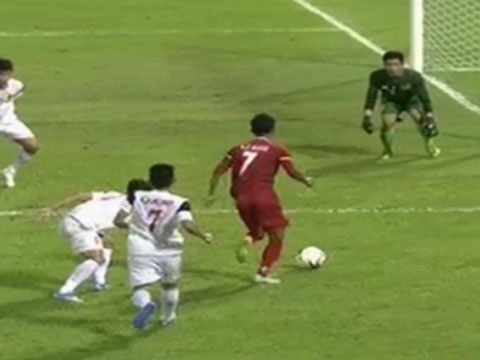 Ban thang nang ty so len 3-2 cho Myanmar hinh anh