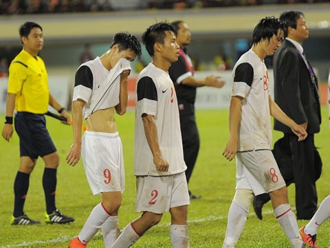 Cau thu U19 Viet Nam buon ba sau tran thua hinh anh