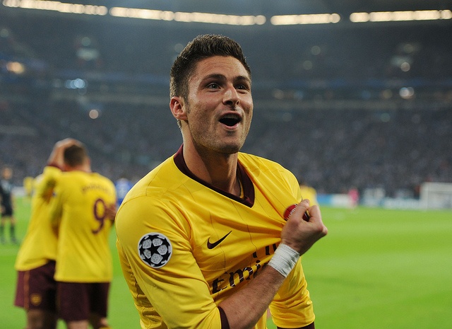 Giroud lap cong giup Arsenal san bang ty so hinh anh