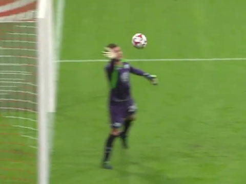 Pha cuu thua xuat than o vong 1 Bundesliga hinh anh