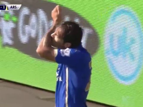 Ulloa danh dau go hoa 1-1 cho Leicester hinh anh