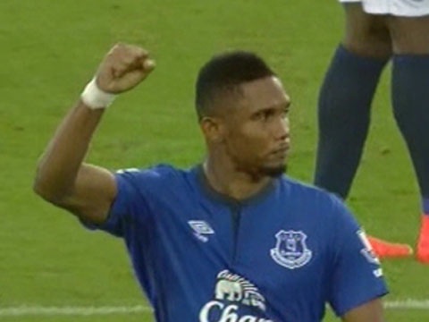 Eto'o ghi ban vao luoi Chelsea rut ngan ty so con 3-4 hinh anh