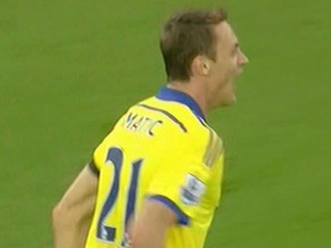 Matic giup Chelsea vuot len dan 4-2 hinh anh