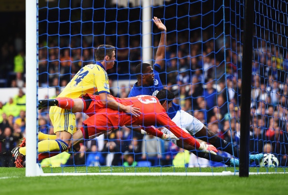 Pha cuu thua xuat than cua Courtois hay nhat vong 3 NH Anh hinh anh