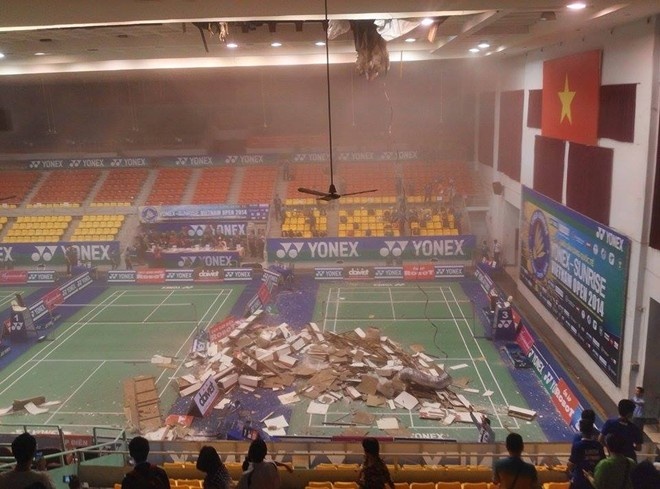 Bao chi the gioi soc voi vu sap tran o giai cau long VN hinh anh