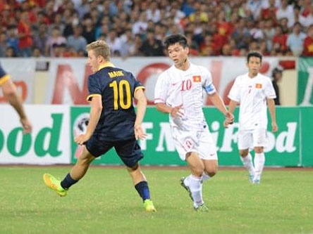 Man trinh dien tuyet voi cua Cong Phuong truoc Australia hinh anh