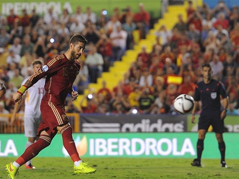 Highlight vong loai EURO: Tay Ban Nha 5-1 Macedonia hinh anh