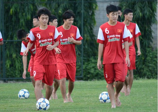 Cau thu U19 Viet Nam tich cuc dut diem hinh anh