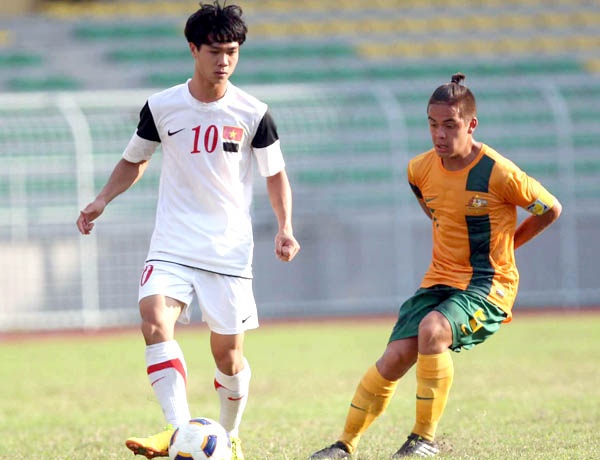 Cong Phuong ghi ban vao luoi Australia o vong loai U19 Chau A hinh anh