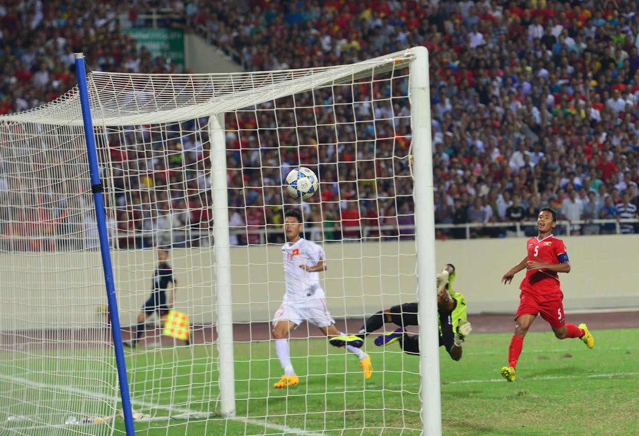 Sieu pham cua Van Long giong het ban thang cua Bergkamp hinh anh