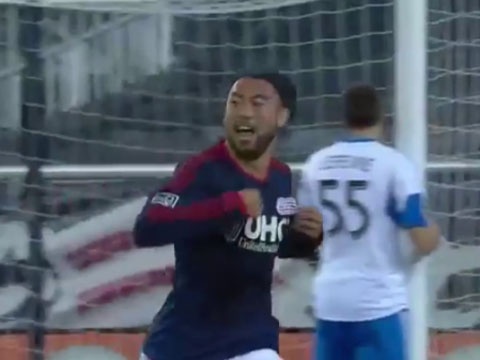 Lee Nguyen ghi ban an tuong giup New England chien thang hinh anh