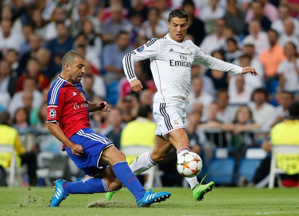 Man trinh dien cua CR7 truoc Basel hinh anh