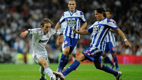 Medunjanin danh lua Casillas rut ngan ty so cho Deportivo hinh anh