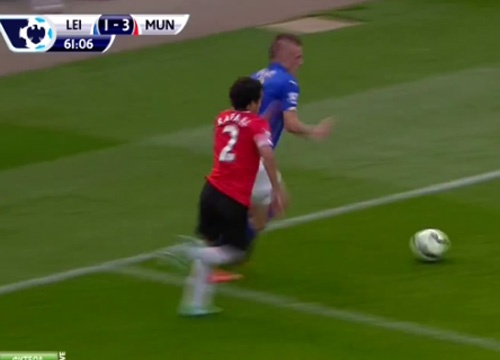 Ban thang gay tranh cai cua Leicester City hinh anh