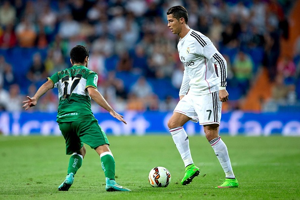 Man trinh dien cua Ronaldo truoc Elche hinh anh