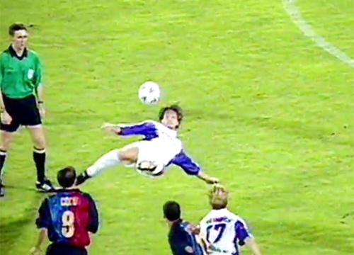 Nhung pha nga ban den dep nhat lich su Champions League hinh anh