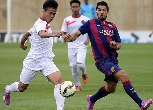 Man trinh dien cua Luis Suarez truoc U19 Indonesia hinh anh