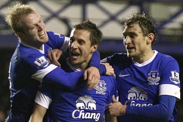 Pha na dai bac tuyet dep go hoa cho Everton hinh anh