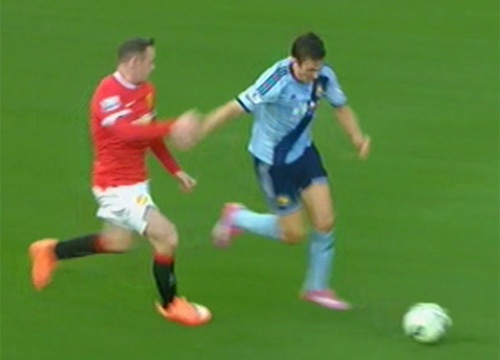 Pha bo bong da nguoi cua Rooney hinh anh