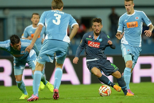 Bratislava 0-2 SSC Napoli: Higuain lap cong hinh anh