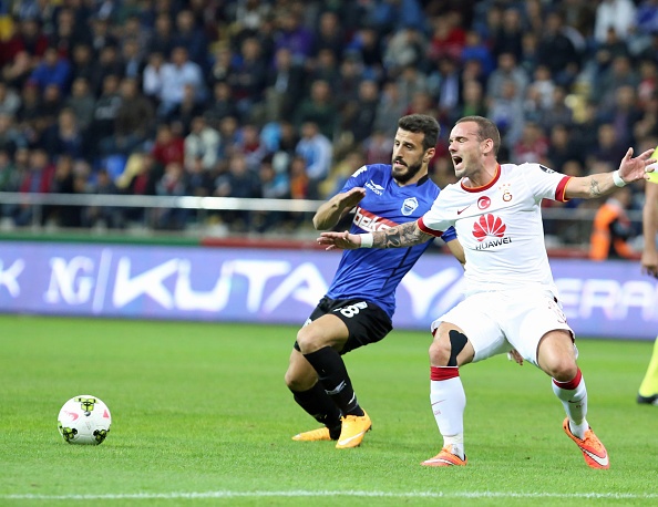 Pha sut phat tai hien thoi dinh cao cua Wesley Sneijder hinh anh