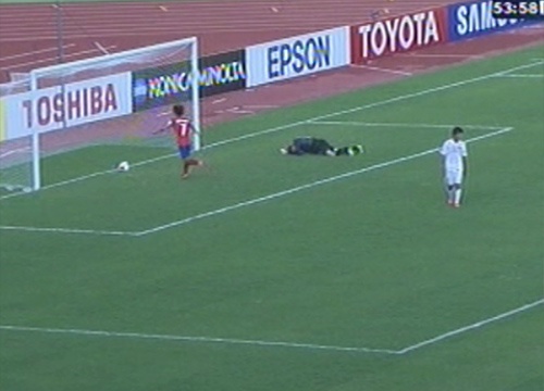 Kim Gunhee lap cong nang ty so len 2-0 hinh anh