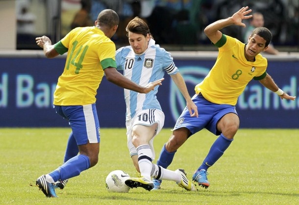 Nhung pha bong an tuong cua Messi truoc Brazil hinh anh