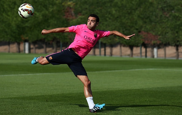 Cau thu Barcelona choi tennis bang bong da hinh anh