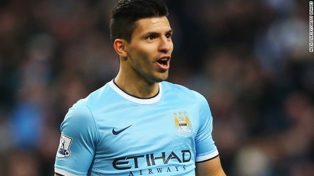 Aguero dem bong hoan hao dua Man City vuot len hinh anh
