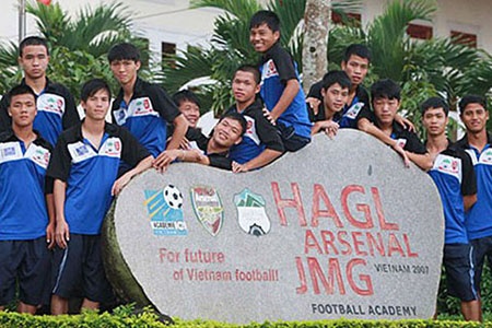 Cau thu HAGL JMG hoc hoi duoc gi khi thi dau o V. League? hinh anh