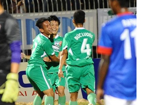 Hong Duy khien khan gia vo oa voi ban thang thu 2 hinh anh