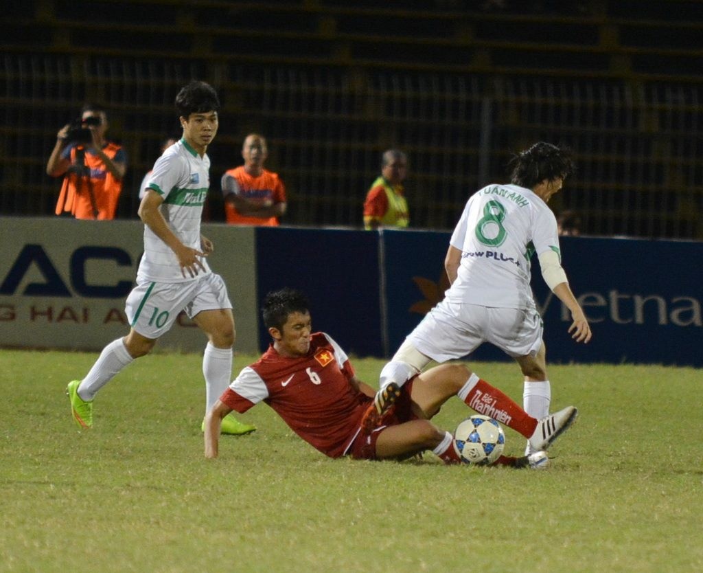 Pha lop bong khong thanh ban rat dang tiec cua Cong Phuong hinh anh