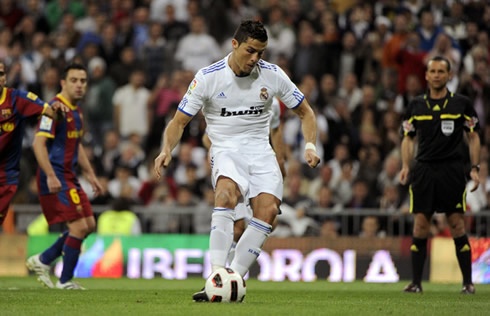 Ronaldo lanh lung ha guc Bravo tren cham 11 m hinh anh