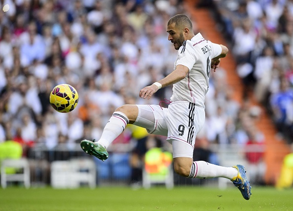 Benzema dut diem chinh xac nang ty so len 3-1 cho Real hinh anh