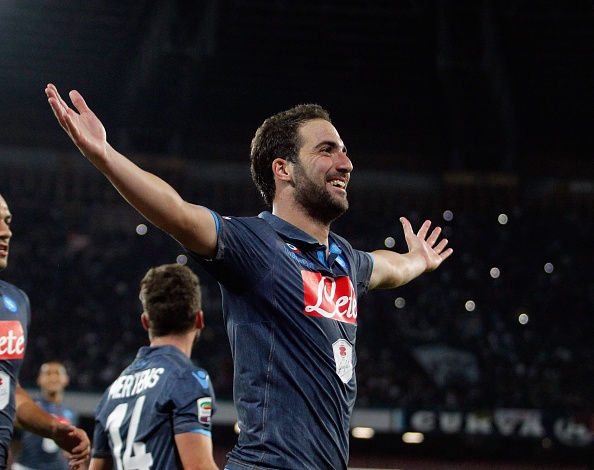 Napoli 6-2 Hellas Verona: Higuain lap hat-trick hinh anh