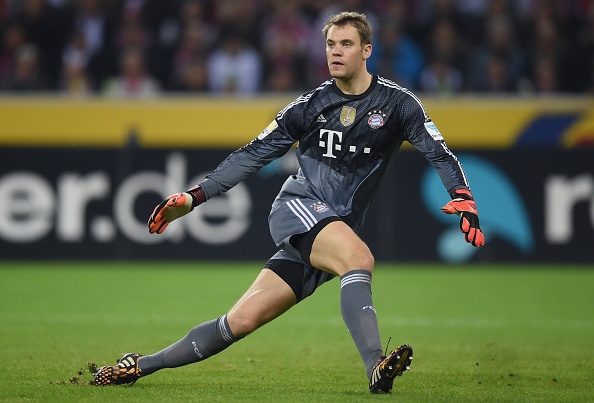 Thu thanh Neuer lao len giua san lua bong nhu tien ve hinh anh