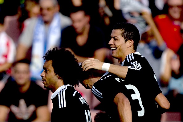 Ronaldo choi bong tinh te truoc Granada hinh anh