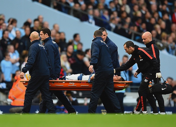 Trung ve M.U phai dung may tho roi san hinh anh