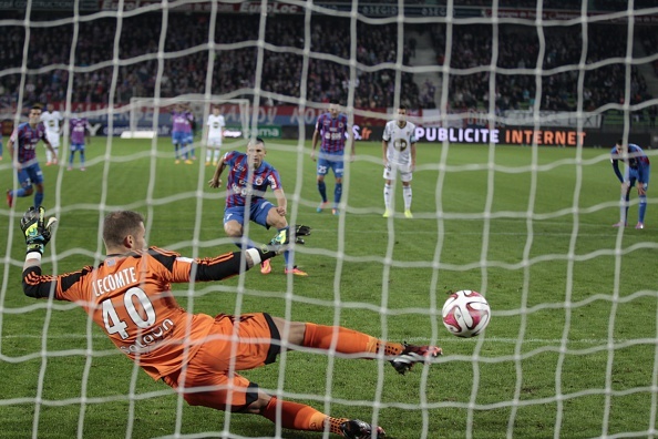 Pha cuu thua xuat than vong 12 Ligue 1 hinh anh