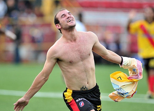 Sieu pham kho tin cua cau thu o Costa Rica hinh anh